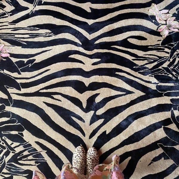 Tiger Florals Black And White 6x9 7x10 Wool Hand Tufted Rug